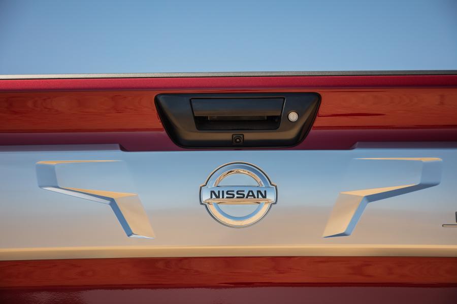 Детали экстерьера Nissan Titan Platinum Reserve Crew Cab 2019 года  (фото 17 из 35)